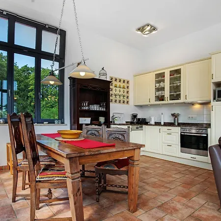 Traumschloesschen 100 M Vom Villa *