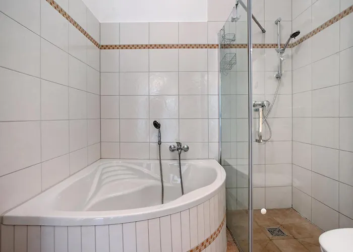 Traumschloesschen 100 M Vom Villa